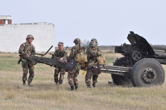 Tập trận bắn đạn thật “CETATEA 2012”