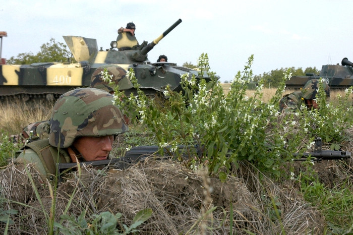 Tập trận bắn đạn thật “CETATEA 2012”