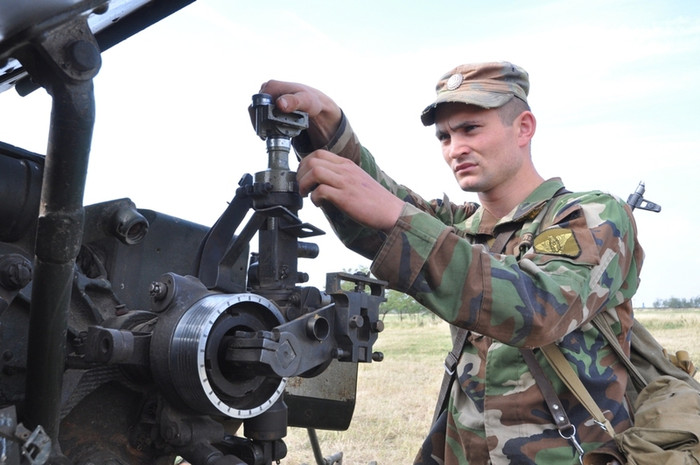 Tập trận bắn đạn thật “CETATEA 2012”