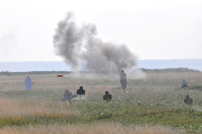 Một quả tên lửa chống tăng được phóng đi trong quá trình tập trận