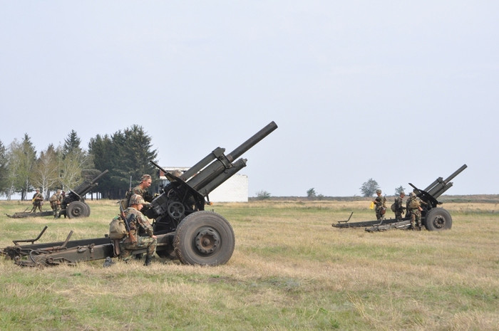 Tập trận “CETATEA 2012” mở màn bằng màn dập pháo mở đường cho bộ binh xung phong