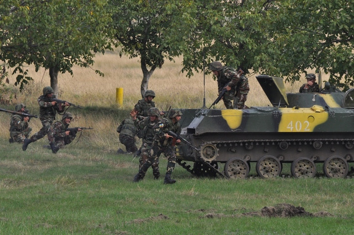 Tập trận bắn đạn thật “CETATEA 2012”