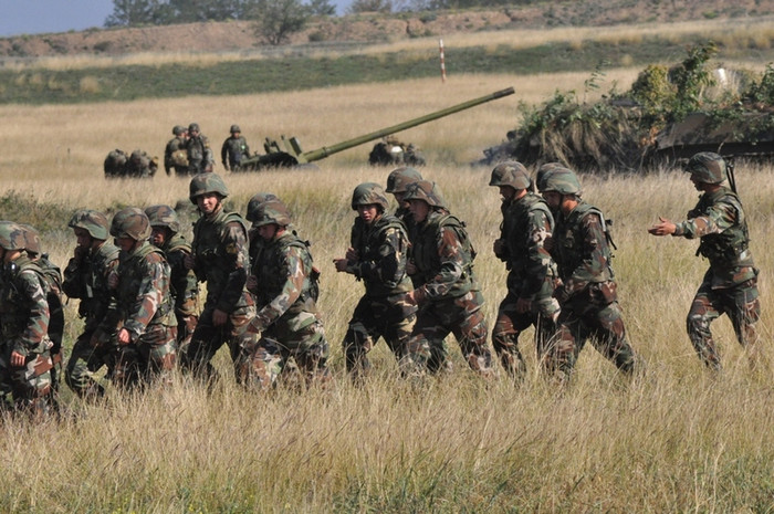 Tập trận bắn đạn thật “CETATEA 2012”