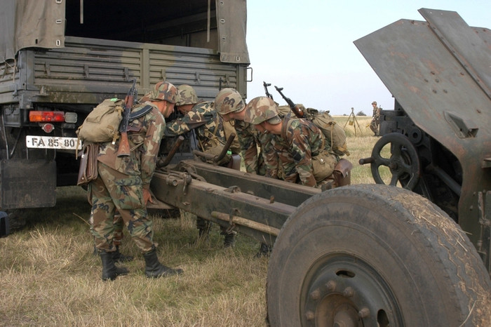 Tập trận bắn đạn thật “CETATEA 2012”