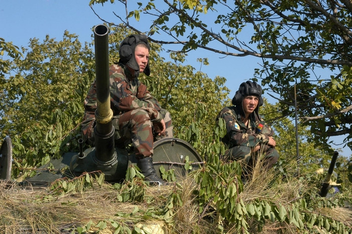 Tập trận bắn đạn thật “CETATEA 2012”