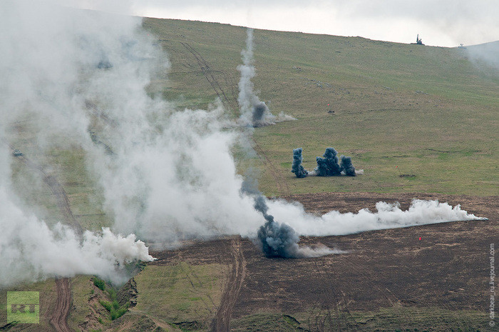 Cảnh mặt đất bị ném bom