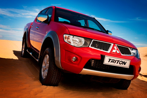 Hơn 700 chiếc Triton và gần 1.300 chiếc Pajero Sport thuộc diện triệu hồi. Hơn 700 chiếc Triton và gần 1.300 chiếc Pajero Sport thuộc diện triệu hồi.