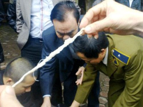 Qua kiểm tra, số mực trên không có mùi thơm đặc trưng của mực, sợi mực khô có thể kéo giãn như dây thun. Qua kiểm tra, số mực trên không có mùi thơm đặc trưng của mực, sợi mực khô có thể kéo giãn như dây thun.