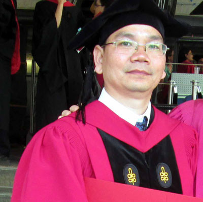 Anh Huỳnh Thế Du trong lễ tốt nghiệp tiến sĩ ngày 30/5/2013 tại Graduate School of Design, thuộc ĐH Harvard - Ảnh: Nhân vật cung cấp Anh Huỳnh Thế Du trong lễ tốt nghiệp tiến sĩ ngày 30/5/2013 tại Graduate School of Design, thuộc ĐH Harvard - Ảnh: Nhân vật cung cấp