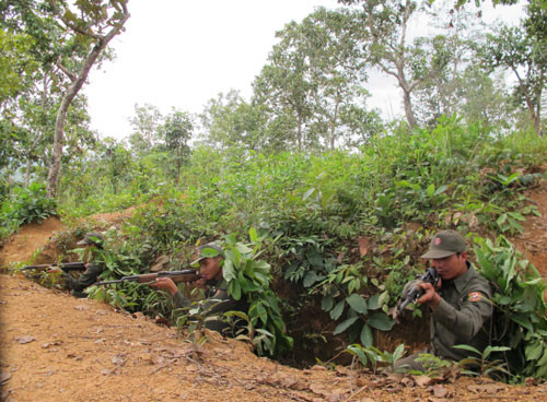 Tổ chiến đấu 3 người trong đề mục huấn luyện chiến đấu phòng ngự