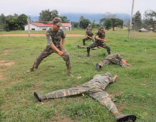 ...đến một lúc, họ giỏi võ thuật, quật đánh đối phương nhanh như cắt