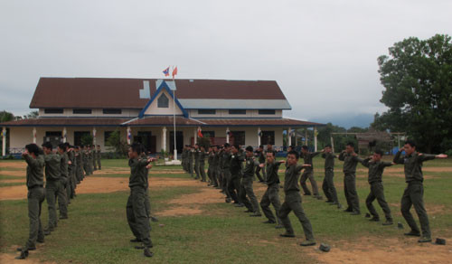 Bài tập thể dục bắt đầu cho ngày mới.