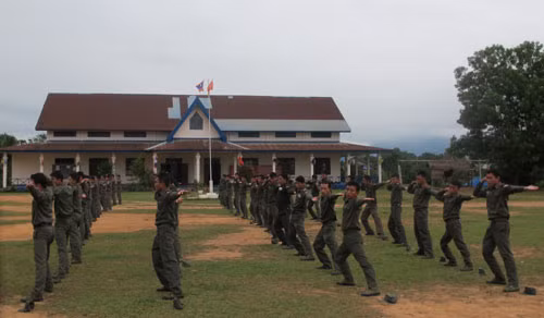 Bài tập thể dục bắt đầu cho ngày mới.
