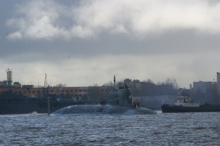 Tàu dài 120 mét, có lượng choán nước 8,6 nghìn/13,8 nghìn tấn, có khả năng lặn sâu 600 mét, chạy với vận tốc 16/31 hải lý (khoảng 57 km/giờ) và cho phép chở đoàn thủy thủ tới 90 người. Tàu dài 120 mét, có lượng choán nước 8,6 nghìn/13,8 nghìn tấn, có khả năng lặn sâu 600 mét, chạy với vận tốc 16/31 hải lý (khoảng 57 km/giờ) và cho phép chở đoàn thủy thủ tới 90 người.