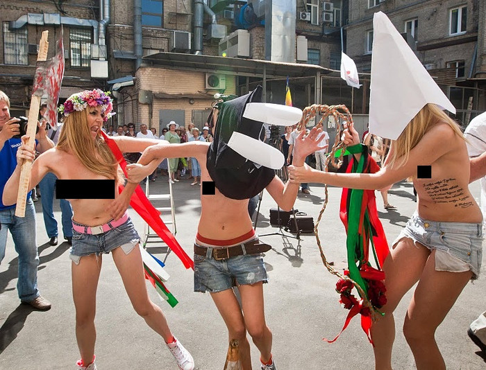 Phong trào FEMEN xuất hiện tại Ucraina Phong trào FEMEN xuất hiện tại Ucraina