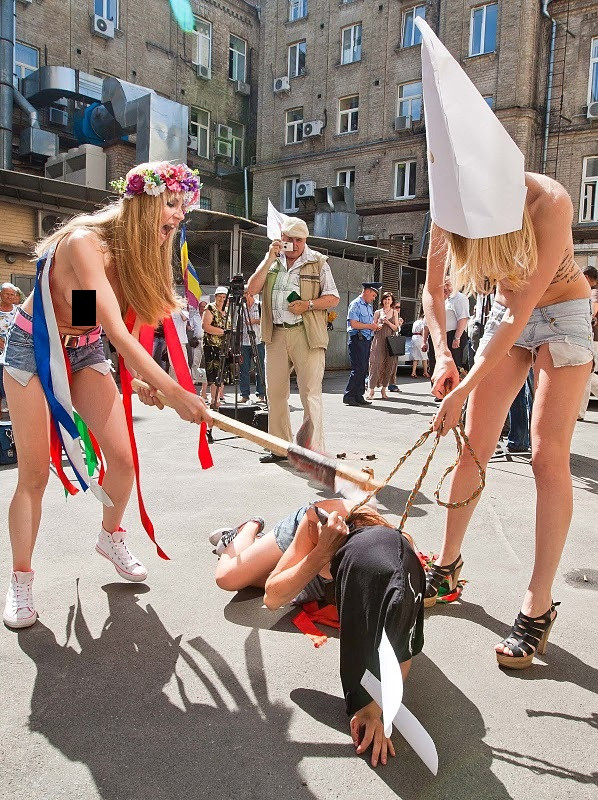 Phong trào FEMEN xuất hiện tại Ucraina Phong trào FEMEN xuất hiện tại Ucraina