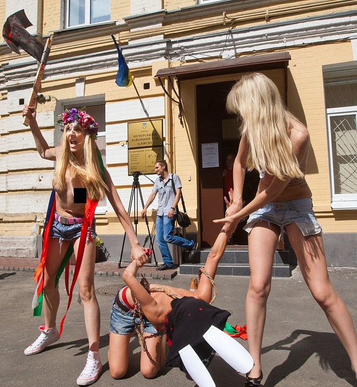 Phong trào FEMEN xuất hiện tại Ucraina Phong trào FEMEN xuất hiện tại Ucraina