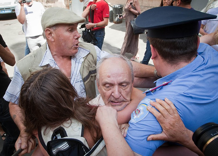 Phong trào FEMEN xuất hiện tại Ucraina Phong trào FEMEN xuất hiện tại Ucraina
