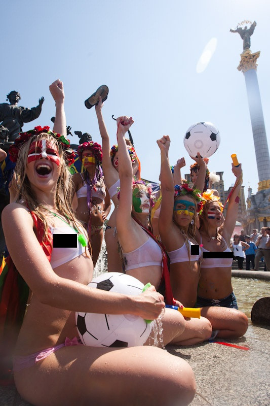 Phong trào FEMEN xuất hiện tại Ucraina Phong trào FEMEN xuất hiện tại Ucraina