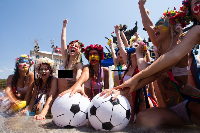 Phong trào FEMEN xuất hiện tại Ucraina Phong trào FEMEN xuất hiện tại Ucraina