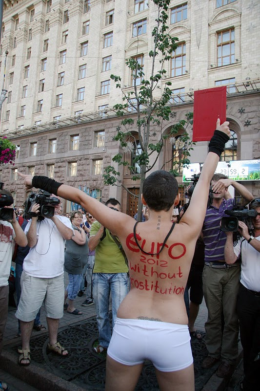 Phong trào FEMEN xuất hiện tại Ucraina Phong trào FEMEN xuất hiện tại Ucraina