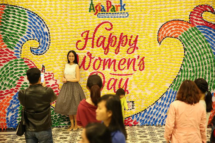 Du khách đến Asia Park dịp 8/3 vừa qua đã có những phút “check in” ý nghĩa bên bạn bè, người thân. Du khách đến Asia Park dịp 8/3 vừa qua đã có những phút “check in” ý nghĩa bên bạn bè, người thân.