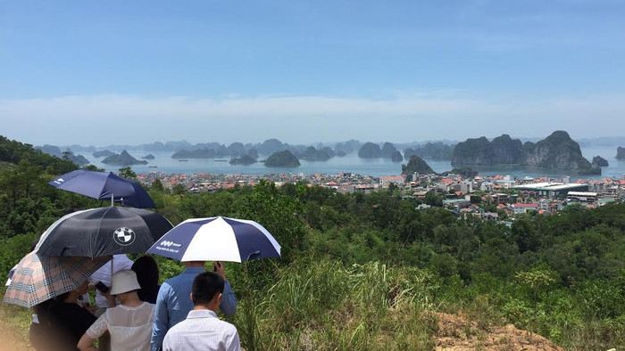 Toàn cảnh vịnh Hạ Long nhìn từ vị trí dự án FLC Hạ Long. Toàn cảnh vịnh Hạ Long nhìn từ vị trí dự án FLC Hạ Long.