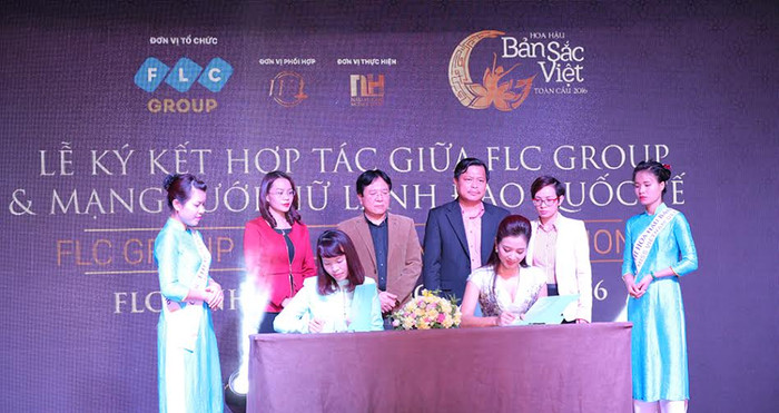 Đại diện Tập đoàn FLC và Công ty Nam Hương Media & Event ký hợp tác tổ chức cuộc thi Đại diện Tập đoàn FLC và Công ty Nam Hương Media & Event ký hợp tác tổ chức cuộc thi