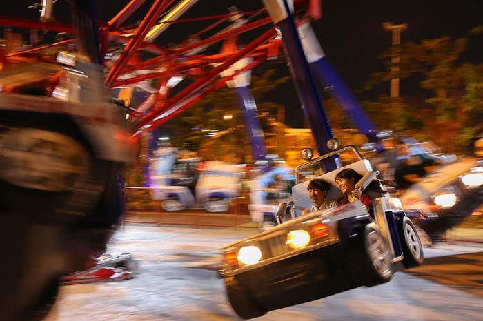 Nếu Fireflies Forest hiện thực hóa giấc mơ hóa thân thành những chú đom đóm bay lượn giữa không trung thì Kabuki Truck sẽ là cuộc đua kỳ thú và ngoạn mục khơi gợi trí tò mò của du khách. Nếu Fireflies Forest hiện thực hóa giấc mơ hóa thân thành những chú đom đóm bay lượn giữa không trung thì Kabuki Truck sẽ là cuộc đua kỳ thú và ngoạn mục khơi gợi trí tò mò của du khách.