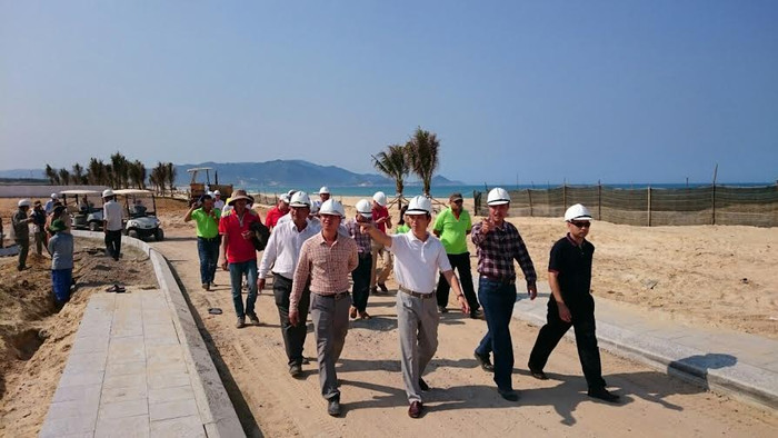 FLC từng lập nhiều kỷ lục về thi công nhanh mà gần đây nhất là hạng mục sân golf của chính dự án FLC Quy Nhơn với thời gian thi công 5 tháng, nhanh nhất thế giới. FLC từng lập nhiều kỷ lục về thi công nhanh mà gần đây nhất là hạng mục sân golf của chính dự án FLC Quy Nhơn với thời gian thi công 5 tháng, nhanh nhất thế giới.