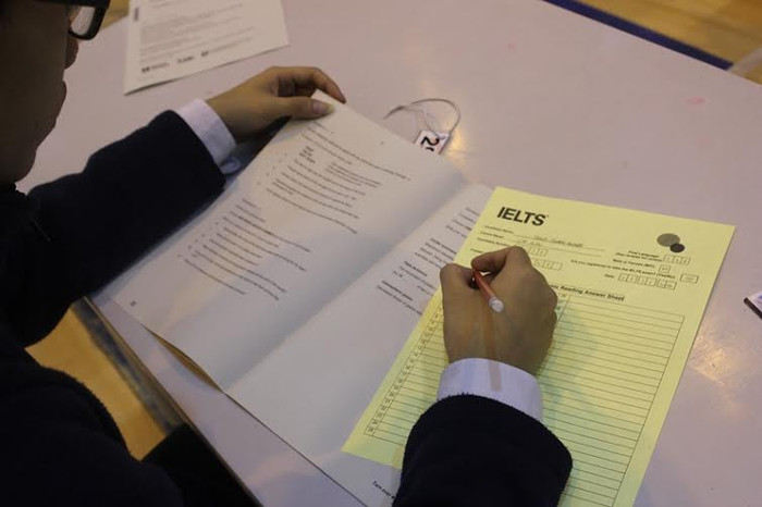 Học sinh Trung học của Vinschool đang tham gia kỳ thi thử IELTS nhằm xác định năng lực theo chuẩn quốc tế. Học sinh Trung học của Vinschool đang tham gia kỳ thi thử IELTS nhằm xác định năng lực theo chuẩn quốc tế.