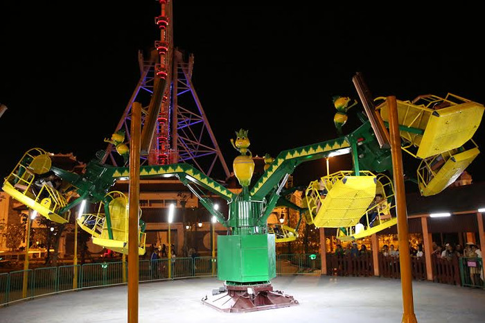 Cùng với việc giảm 50% giá vé cho nữ giới, Asia Park còn tặng họ một món quà đầy bất ngờ khi ra mắt hai trò chơi mới hấp dẫn, sôi động dành cho những cô gái ưa mạo hiểm là Fireflies Forest và Kabuki Truck. Trò Fireflies Forest mang lại cho du khách cảm giác được bay lượn tỏa sáng giữa trời đêm như những chú đom đóm nhỏ đáng yêu. Cùng với việc giảm 50% giá vé cho nữ giới, Asia Park còn tặng họ một món quà đầy bất ngờ khi ra mắt hai trò chơi mới hấp dẫn, sôi động dành cho những cô gái ưa mạo hiểm là Fireflies Forest và Kabuki Truck. Trò Fireflies Forest mang lại cho du khách cảm giác được bay lượn tỏa sáng giữa trời đêm như những chú đom đóm nhỏ đáng yêu.