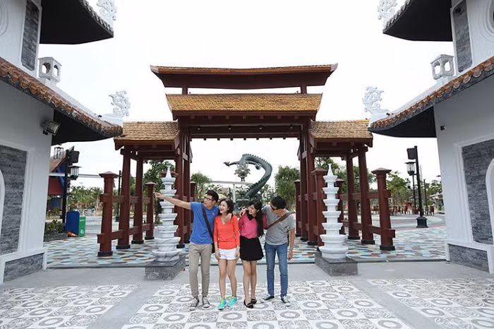 Chính sách giảm 50% giá vé sẽ là hoạt động chào mừng kỷ niệm ngày giải phóng Đà Nẵng của Asia Park nhằm đem đến cho người dân Đà Nẵng nhiều cơ hội vui chơi, khám phá công viên văn hóa, giải trí hàng đầu Đông Nam Á.