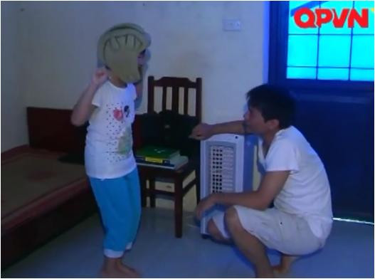 Đại úy Nguyễn Đào Hồng Tâm và con gái Đại úy Nguyễn Đào Hồng Tâm và con gái