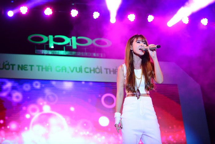 Khởi My. Khởi My.