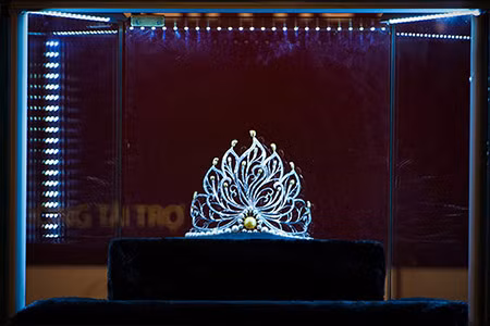 Chiếc vương miện mới được giới thiệu tại họp báo sáng 20/10.