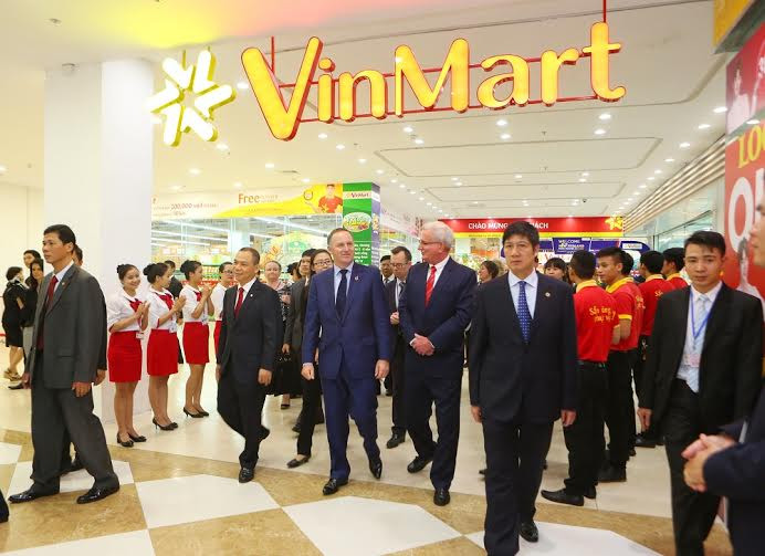 Thủ tướng John Key dẫn đầu đoàn đại biểu New Zealand tới thăm Siêu thị Vinmart Times City.