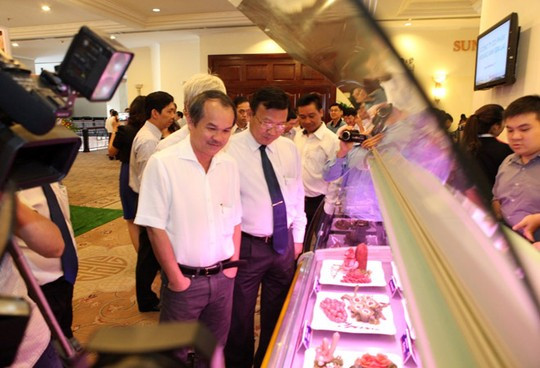 Bầu Đức và Vissan chính thức giới thiệu dòng sản phẩm thịt bò tơ Úc ra thị trường. Ảnh: T.Nhân