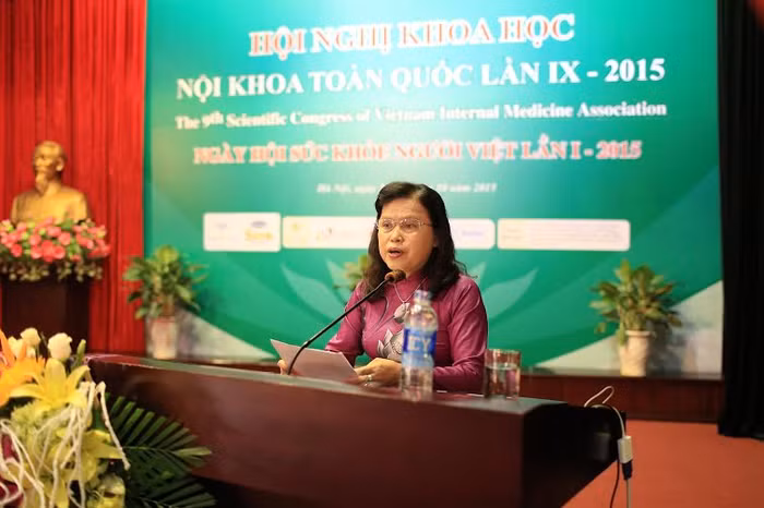 PGS.TS Nguyễn Thị Xuyên, Thứ trưởng Bộ Y tế phát biểu tại hội nghị.