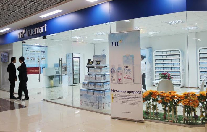 Gian hàng của TH true MILK nổi bật tại Hội chợ Hàng Việt Nam chất lượng cao tại Mátxcơva. Gian hàng của TH true MILK nổi bật tại Hội chợ Hàng Việt Nam chất lượng cao tại Mátxcơva.