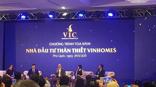 Tại buổi ra mắt Câu lạc bộ Nhà đầu tư Vinhomes – Vinhomes Investors Club, các nhà đầu tư đã có buổi tọa đàm trực tiếp với Chủ tịch Tập đoàn Phạm Nhật Vượng. Tại buổi ra mắt Câu lạc bộ Nhà đầu tư Vinhomes – Vinhomes Investors Club, các nhà đầu tư đã có buổi tọa đàm trực tiếp với Chủ tịch Tập đoàn Phạm Nhật Vượng.