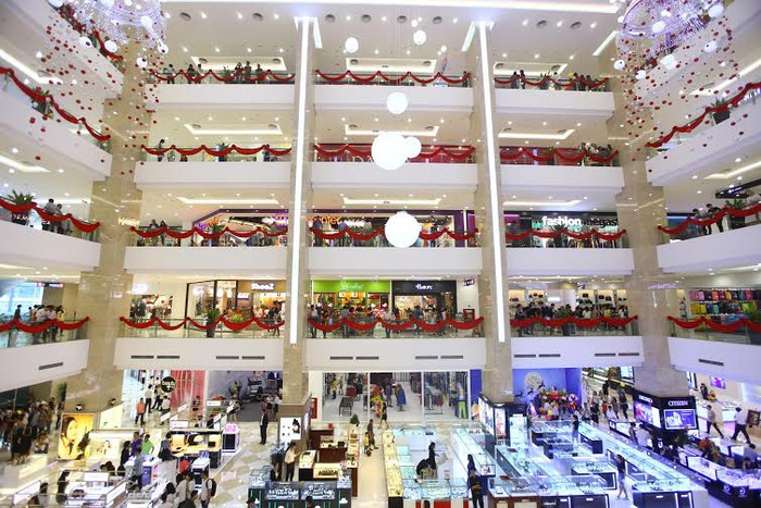 Không gian mua sắm đẳng cấp tại Vincom Center Nguyễn Chí Thanh. Không gian mua sắm đẳng cấp tại Vincom Center Nguyễn Chí Thanh.