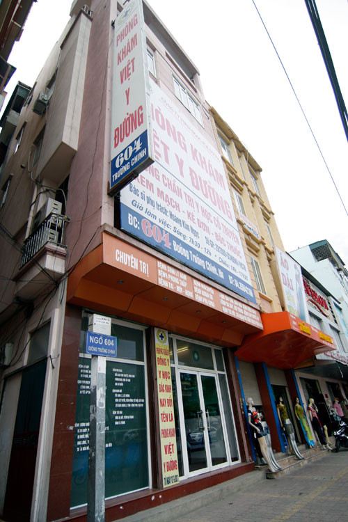 Một phòng khám đông y Trung Quốc khác trên đường Trường Chinh. Trước kia phòng khám có tên Đông y học Bắc Kinh, nhưng từ 12/3/2011 đã đổi tên thành Việt y đường Một phòng khám đông y Trung Quốc khác trên đường Trường Chinh. Trước kia phòng khám có tên Đông y học Bắc Kinh, nhưng từ 12/3/2011 đã đổi tên thành Việt y đường