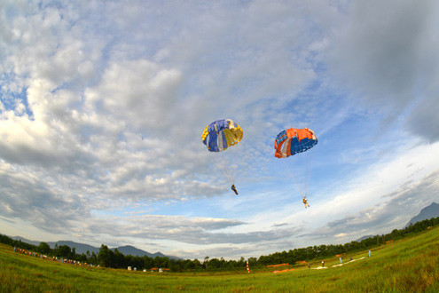 Đợt nhảy dù K6 2012 mang lại trải nghiệm thú vị cho các học viên, họ được cấp giấy Chứng nhận và tiếp tục đào tạo với những loại dù có tính năng cao hơn để trở thành nguồn lực VĐV nhảy dù thể thao phục vụ Giáo dục Quốc phòng.