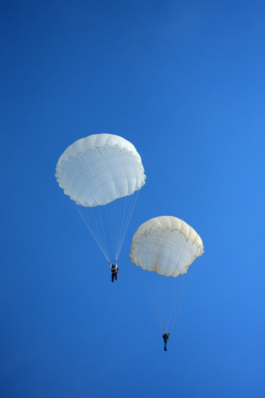 Dù chỉ được thả mình trên bầu trời xanh vài phút ngắn ngủi nhưng điều này cũng mang lại cho nhiều người nhảy cảm giác sung sướng tột độ.