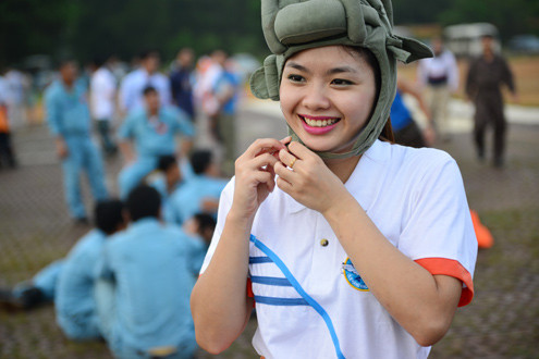 Học viên Đào Thị Phương Thảo (24 tuổi) đến với nhảy dù qua thông tin trên mạng. Dù cảm thấy rất sợ hãi nhưng chị Thảo vẫn đăng ký học. Chị cho biết, trước khi lên máy bay thì nỗi sợ hãi đã tan biến hết, thay vào đó là cảm giác hồi hộp háo hức đến khó tả.