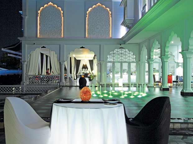 Lâu đài trắng của Chủ tịch Khải Silk cần hơn 1.000 nhân công, làm trong 2 năm