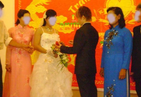 Hình ảnh đám cưới đồng tính nữ gây xôn xao Hình ảnh đám cưới đồng tính nữ gây xôn xao