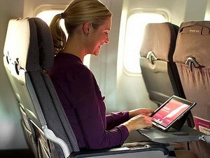 Hãng Qantas sẽ cấp iPad miễn phí cho hành khách sử dụng trên máy bay Boeing 767. (Nguồn: Internet) Hãng Qantas sẽ cấp iPad miễn phí cho hành khách sử dụng trên máy bay Boeing 767. (Nguồn: Internet)