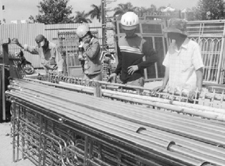 Bộ cổng cũ này được mua vào với giá vài trăm ngàn đồng, bán ra khoảng một triệu đồng